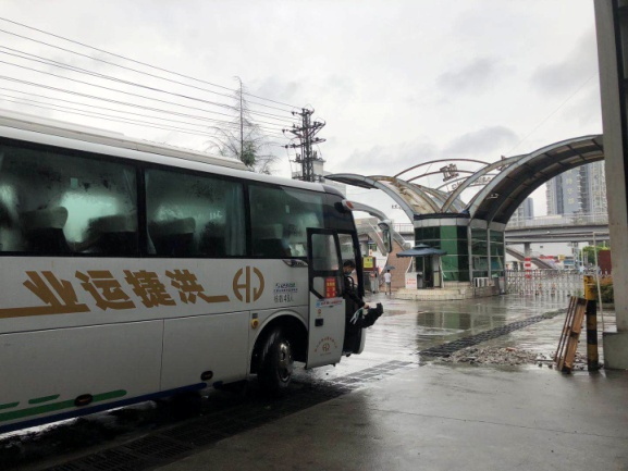 长虹桥至双创园首班厂车发车