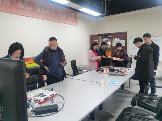 长虹·美菱中国区分工会携手绵阳工行给员工送首期福利