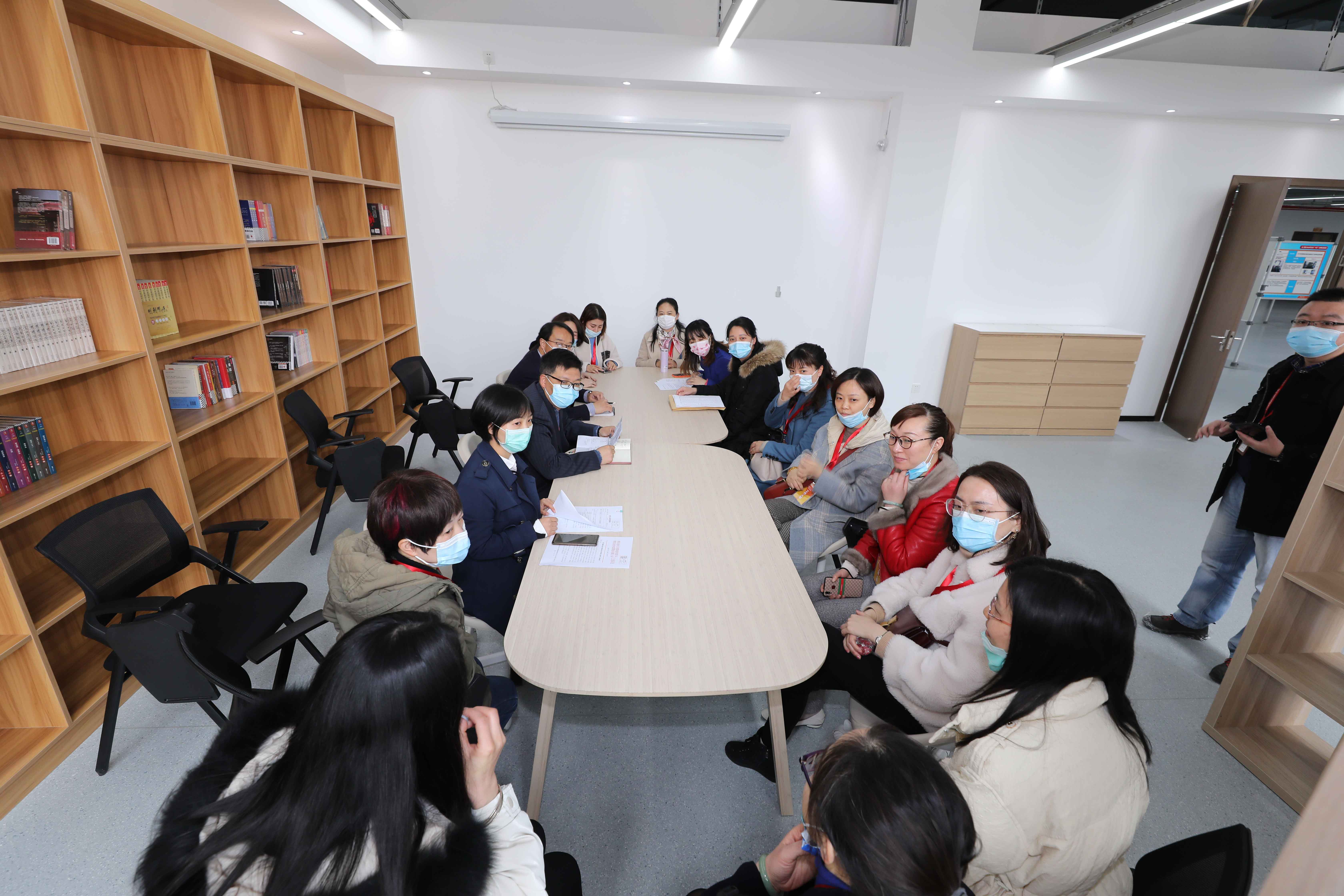 公司工会主席邬江出席公司工会女工委全体会议并提出殷切期望