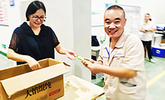 冰冰凉凉 抿抿甜~激光公司为车间员工送上冰糕