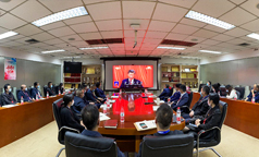 多媒体组织全体党员和职工代表认真收看党的二十大开幕会