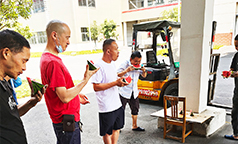 精密公司分工会高温送清凉为一线职工撑起“防暑伞”