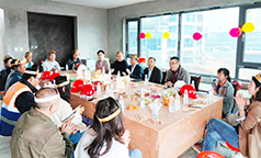 虹尚公司项目部工地上的集体生日会