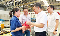 长虹模塑关爱职工送清凉 齐心协力战高温